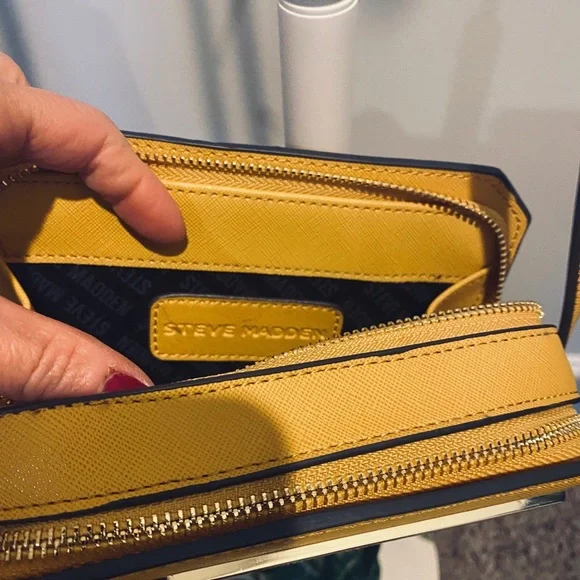 🌻Steve Madden yellow Cross body bag NWOT - Picture 3 of 4